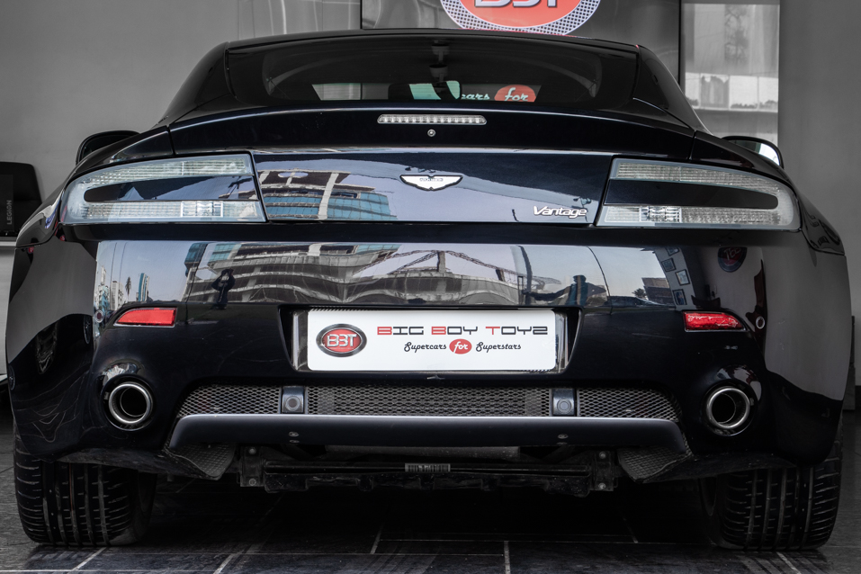 Aston Martin Vantage 