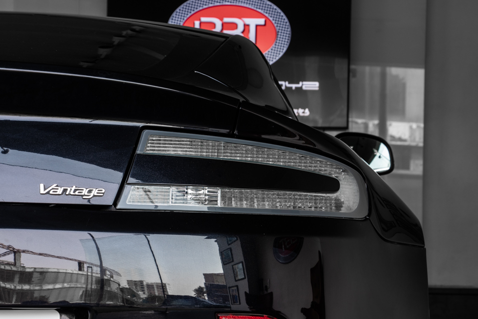 Aston Martin Vantage 