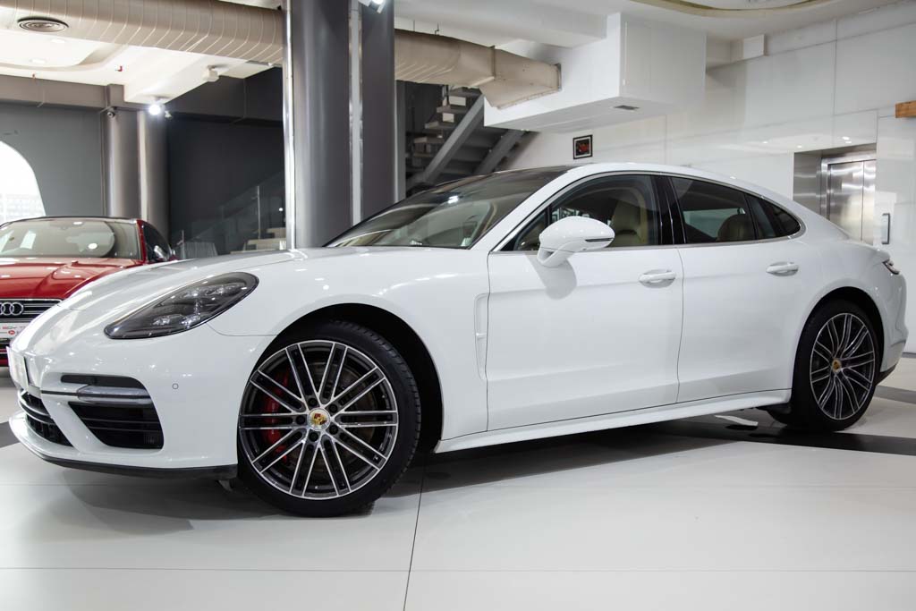 Porsche Panamera Turbo