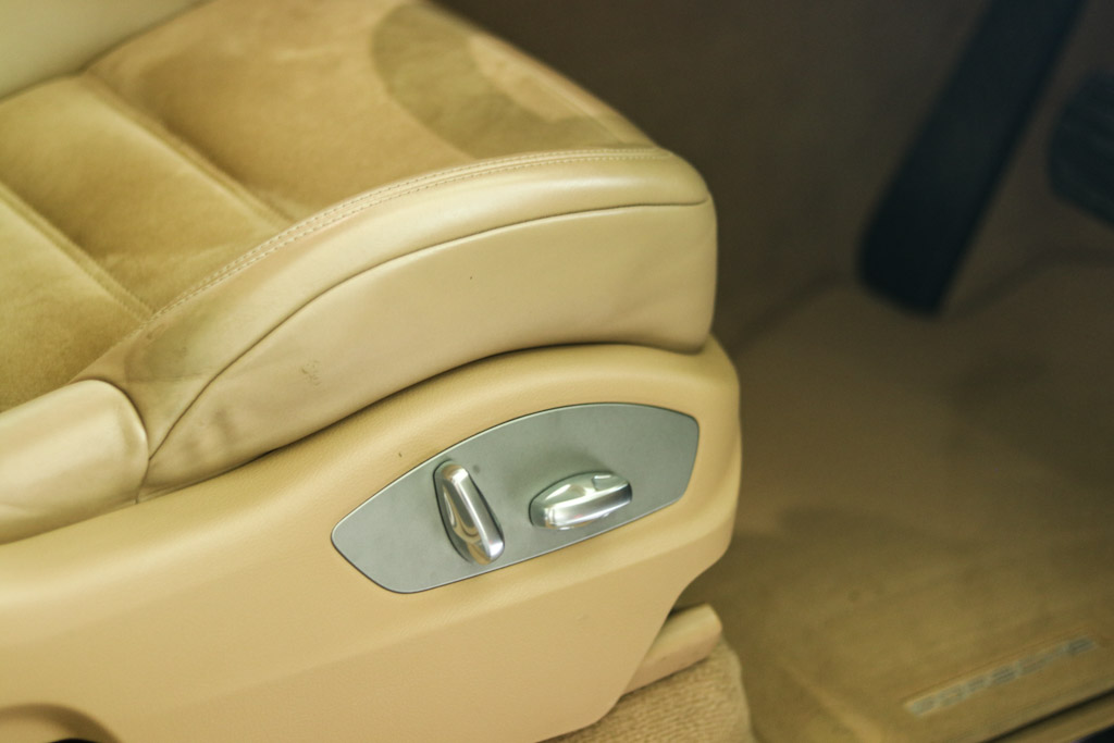 Porsche Cayenne Platinum Edition 