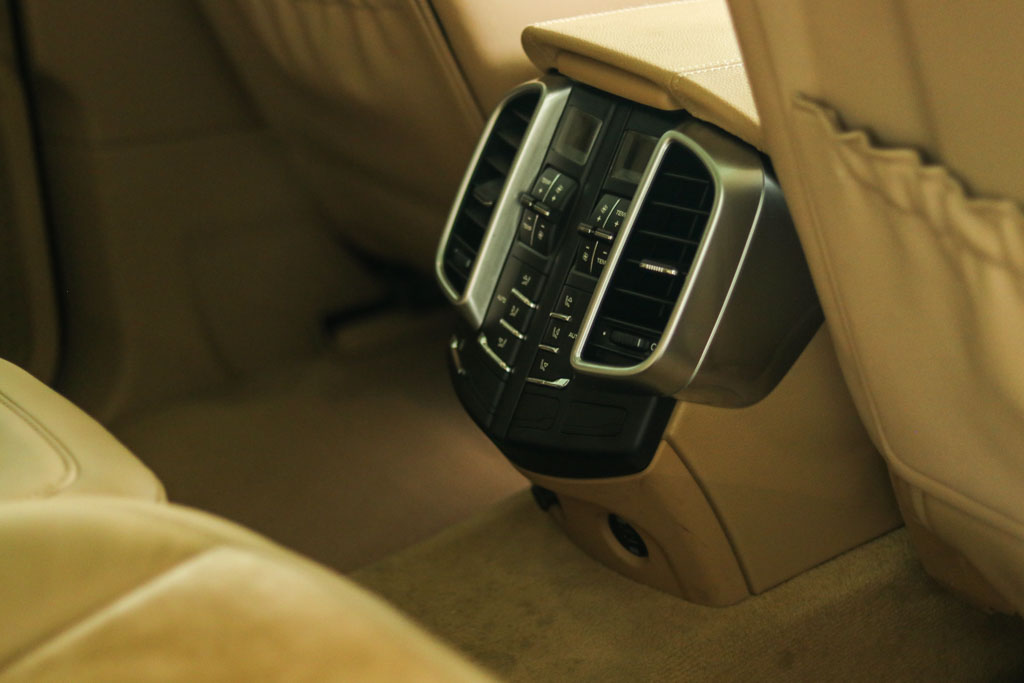 Porsche Cayenne Platinum Edition 