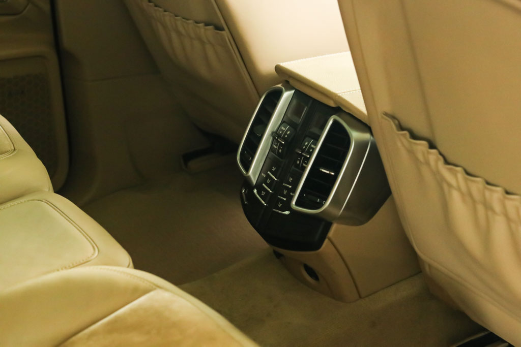 Porsche Cayenne Platinum Edition 