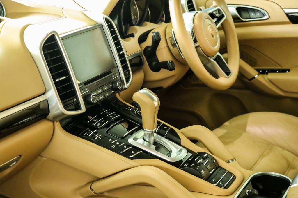 Porsche Cayenne Platinum Edition 