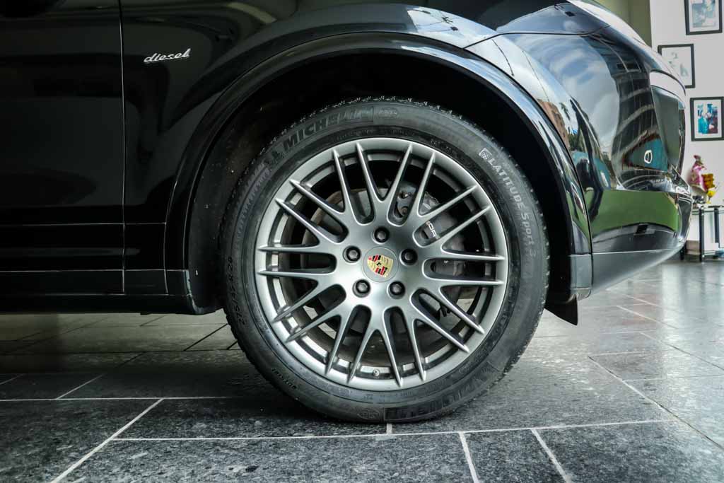 Porsche Cayenne Platinum Edition 