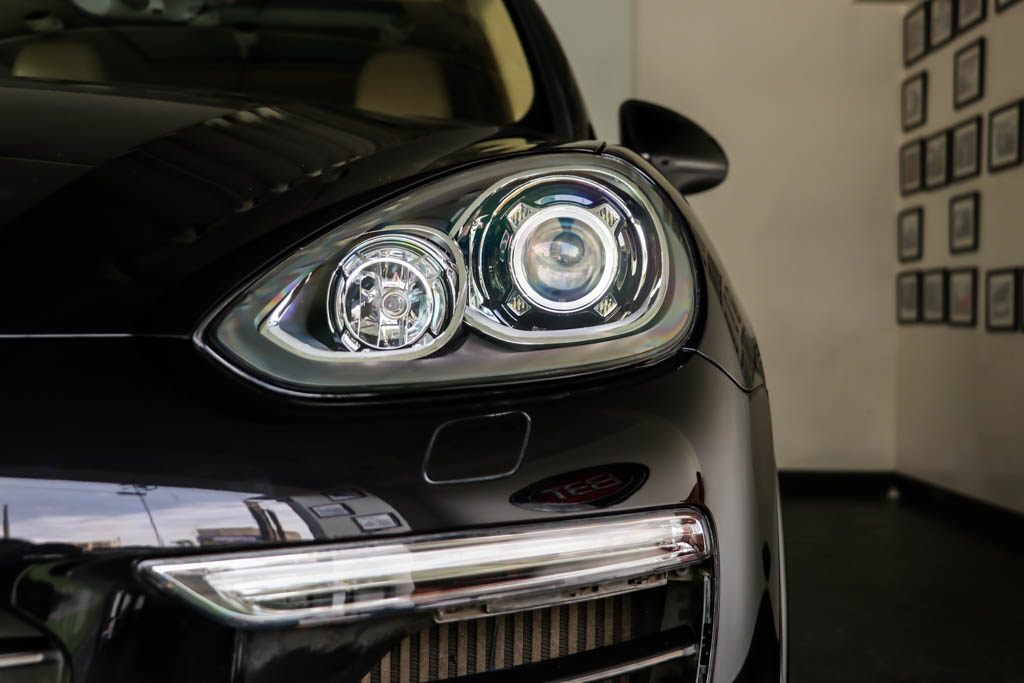 Porsche Cayenne Platinum Edition 