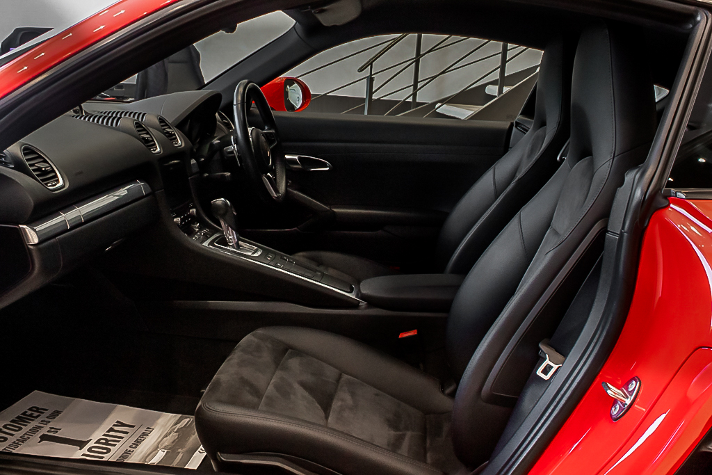 PORSCHE 718 CAYMAN
