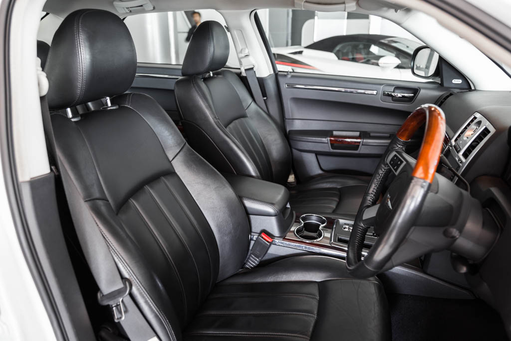 2010 Used Chrysler 300C