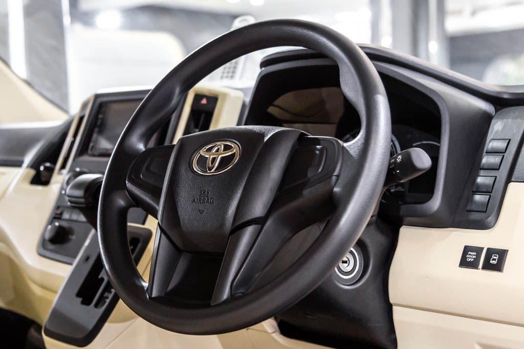 Toyota Hiace Commuter