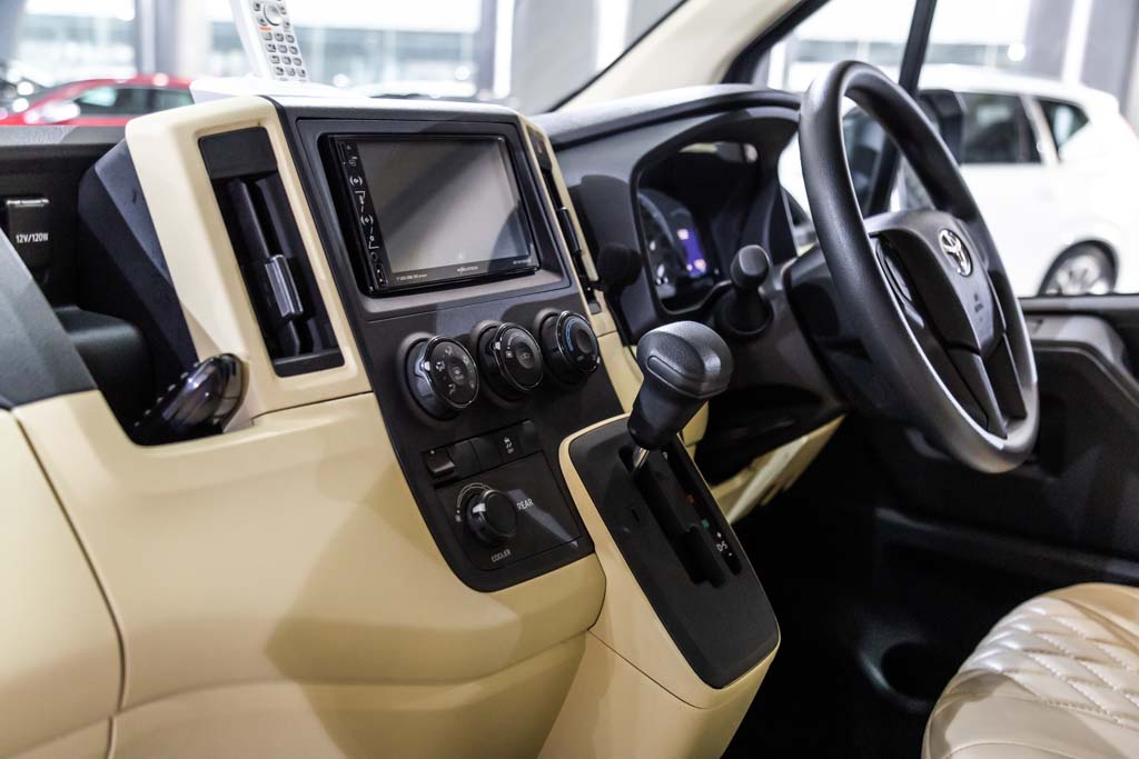 Toyota Hiace Commuter
