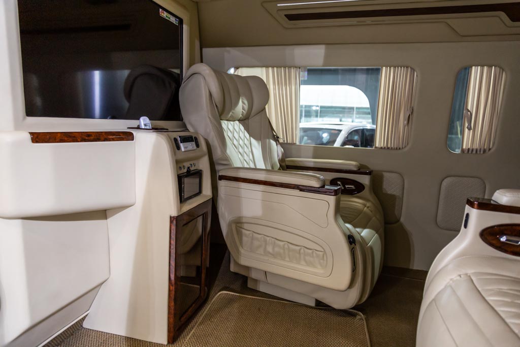 Toyota Hiace Commuter