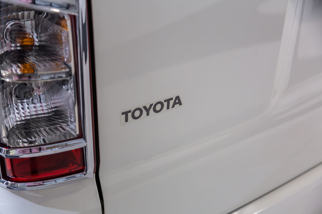 Toyota Hiace Commuter