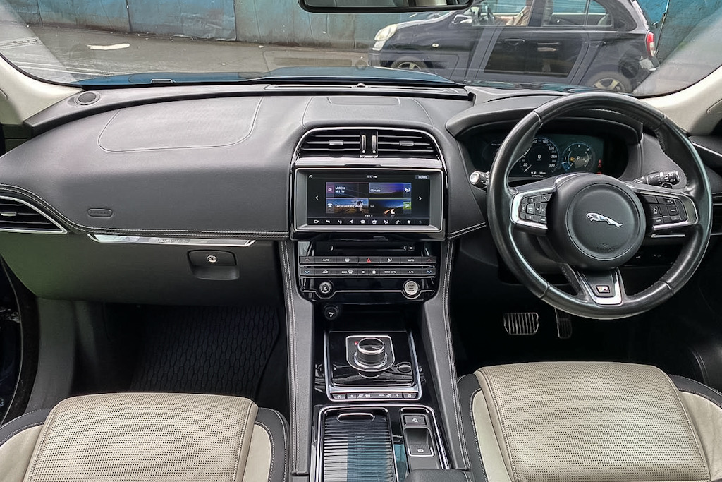 Jaguar F-Pace R sport