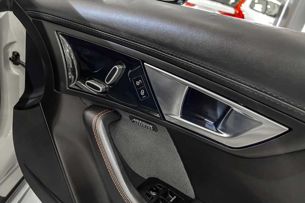 Jaguar F-Type V8 S convertible