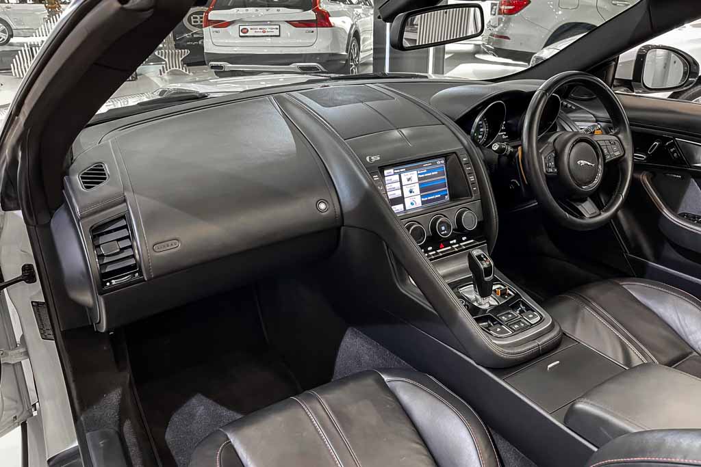 Jaguar F-Type V8 S convertible