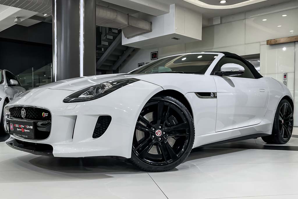 Jaguar F-Type V8 S convertible