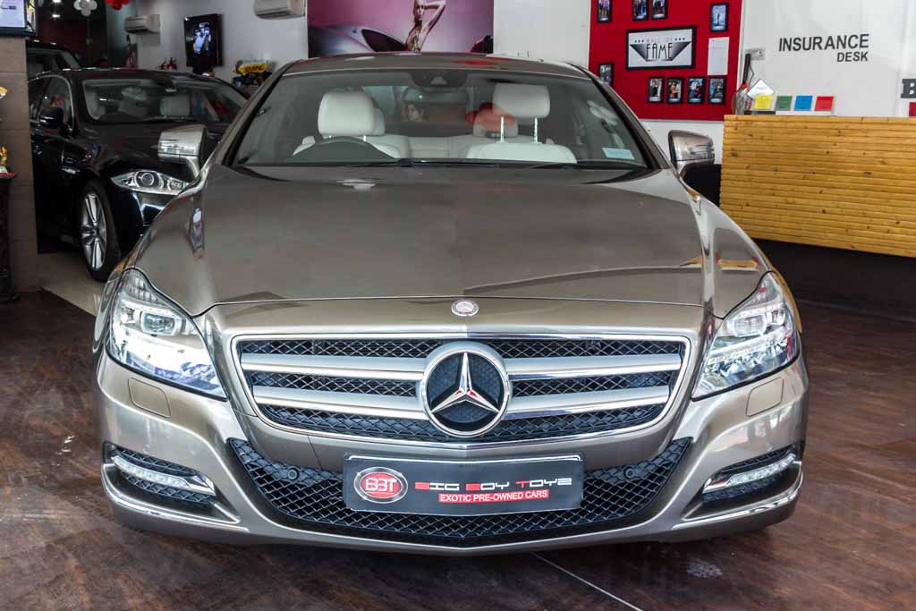 Mercedes-Benz CLS350 front view