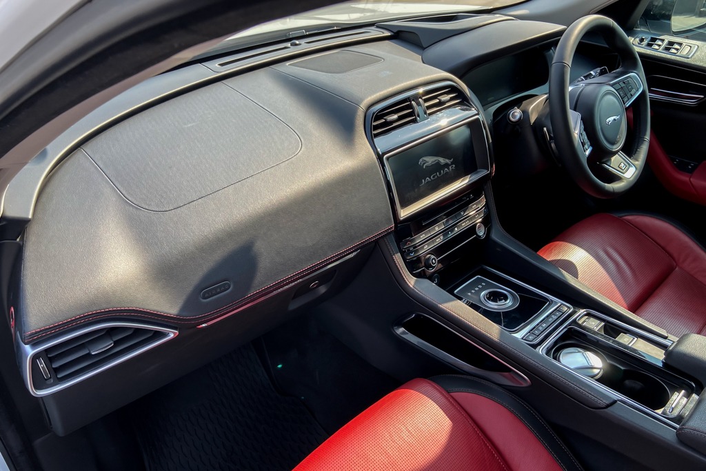 Jaguar F-Pace R sport