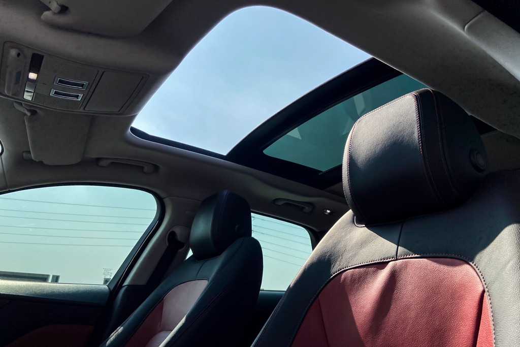 Jaguar F-Pace R sport