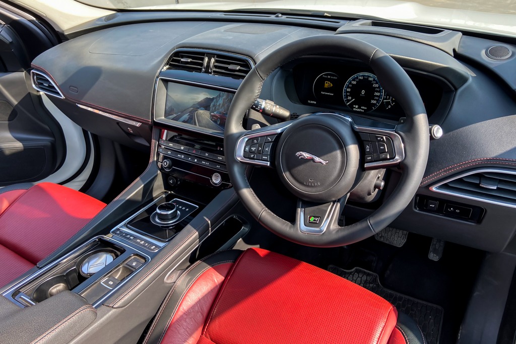 Jaguar F-Pace R sport