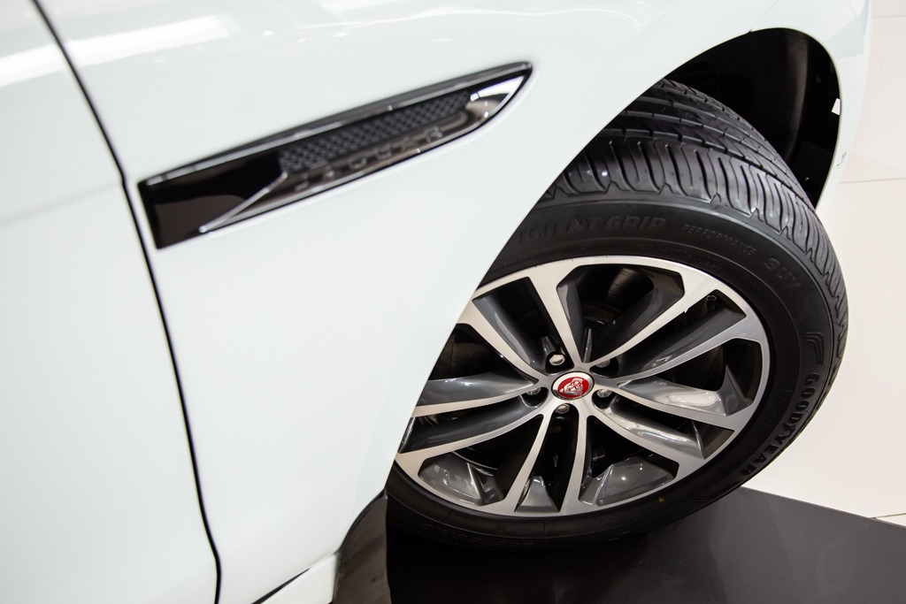 Jaguar F-Pace R sport