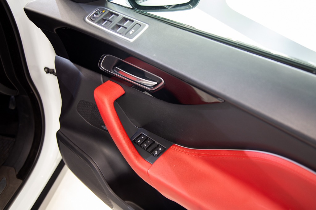 Jaguar F-Pace R sport