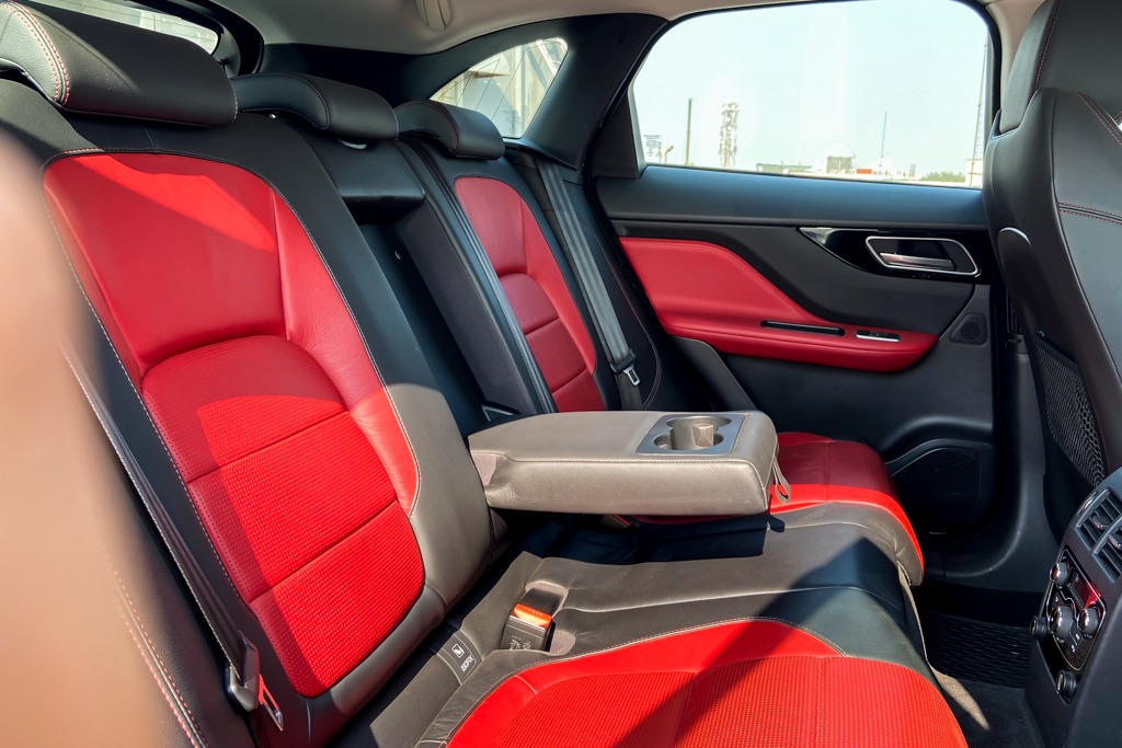 Jaguar F-Pace R sport