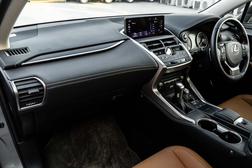 Lexus NX 300H Luxury