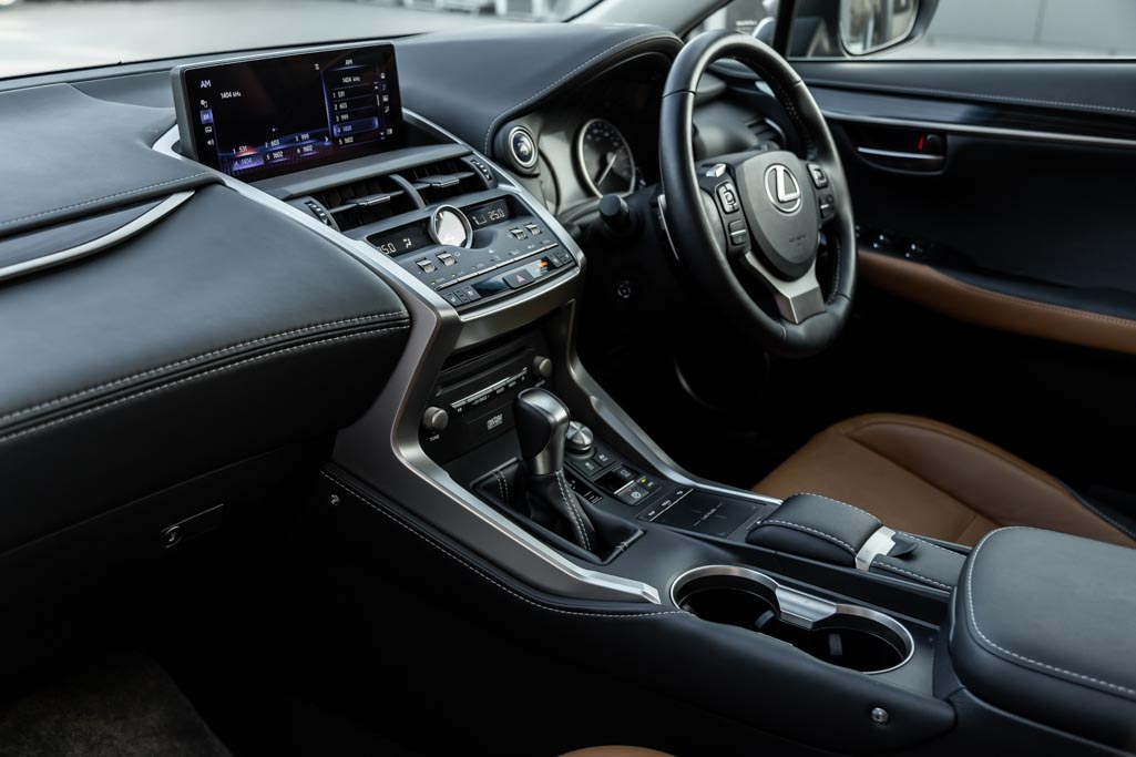 Lexus NX 300H Luxury