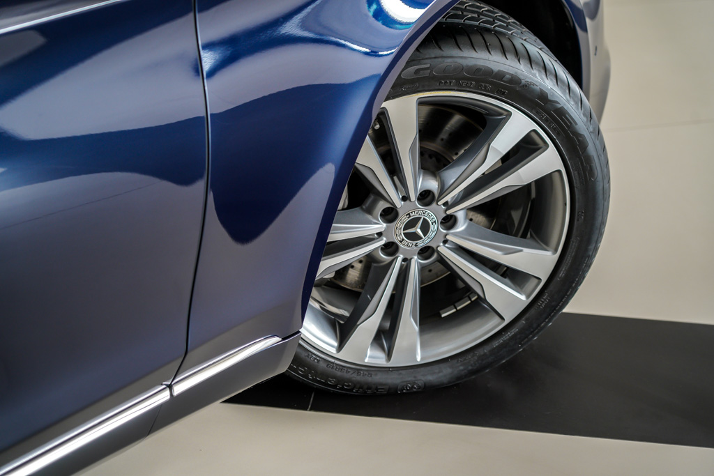 MERCEDES MAYBACH S560