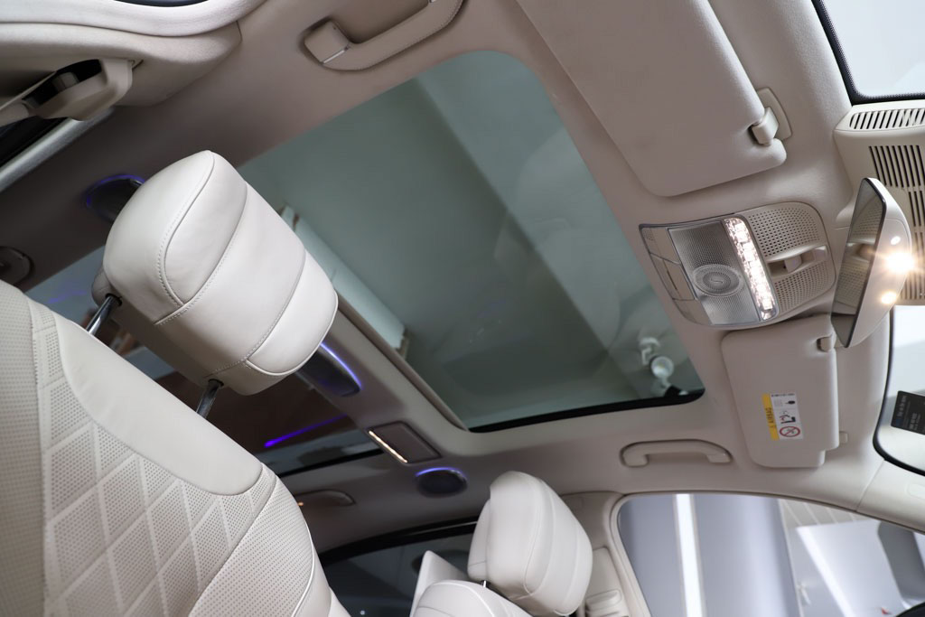 Mercedes Maybach S560