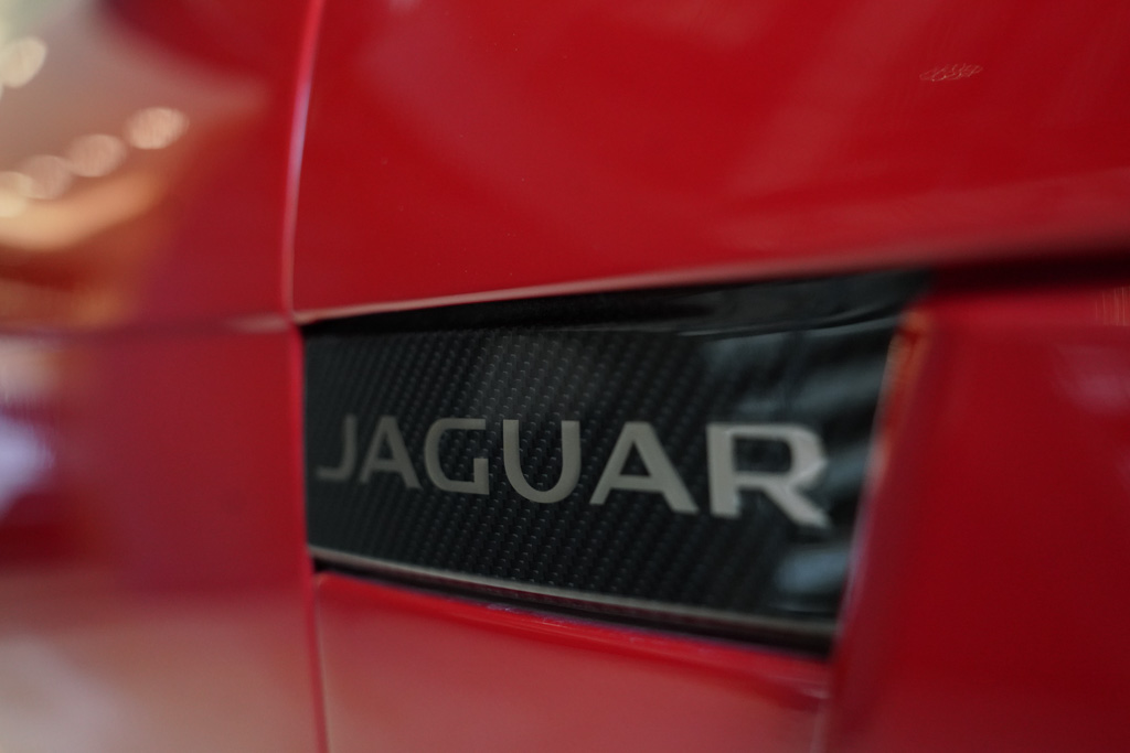 Jaguar F-Type SVR 