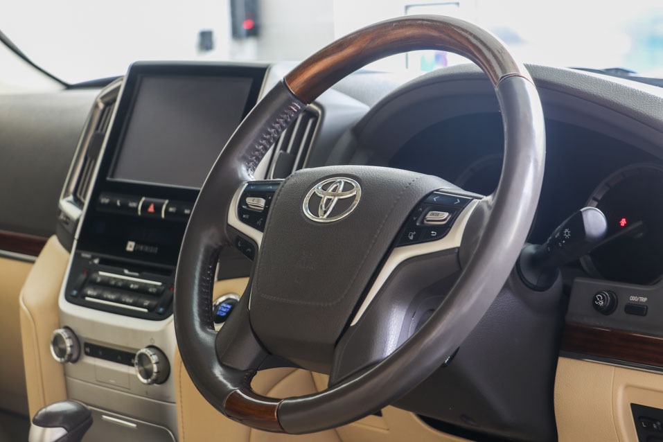 Toyota Land Cruiser LC200 VX