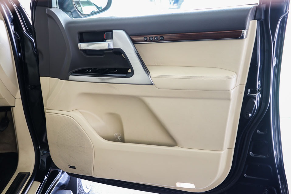 Toyota Land Cruiser LC200 VX