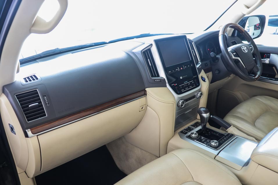 Toyota Land Cruiser LC200 VX