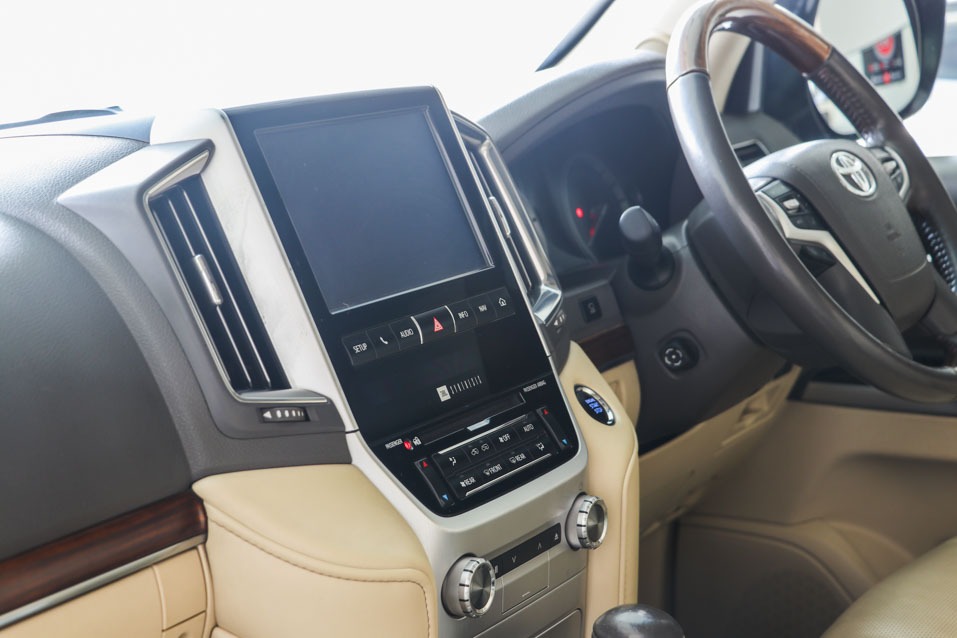 Toyota Land Cruiser LC200 VX