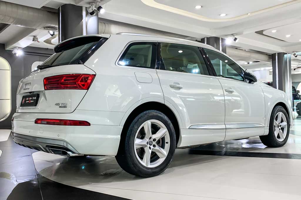 Audi Q7 'Premium Plus'