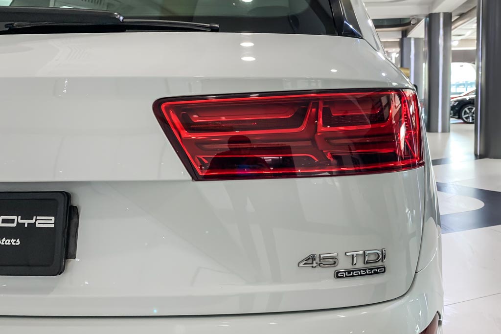 Audi Q7 'Premium Plus'