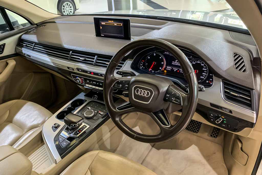 Audi Q7 'Premium Plus'