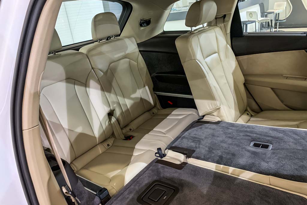 Audi Q7 'Premium Plus'