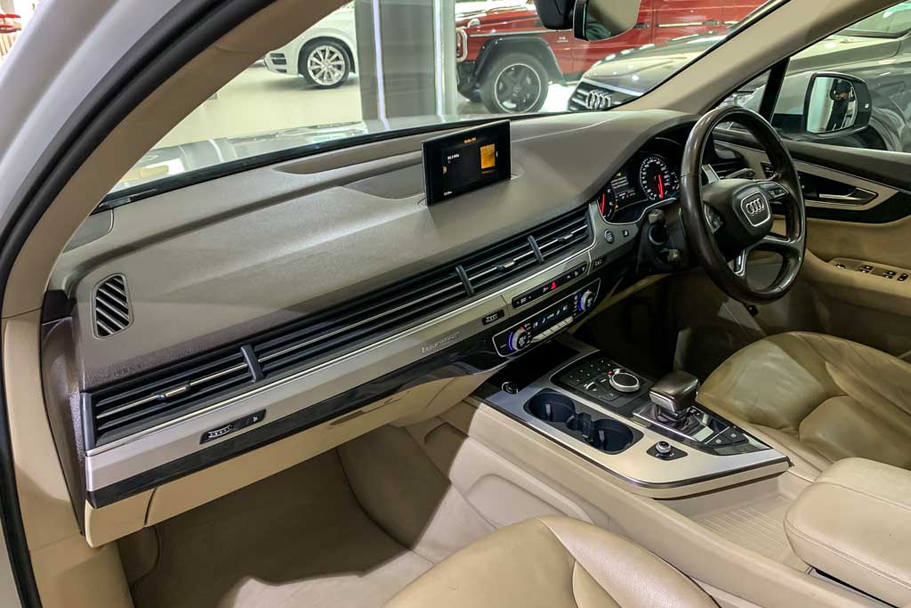 Audi Q7 'Premium Plus'
