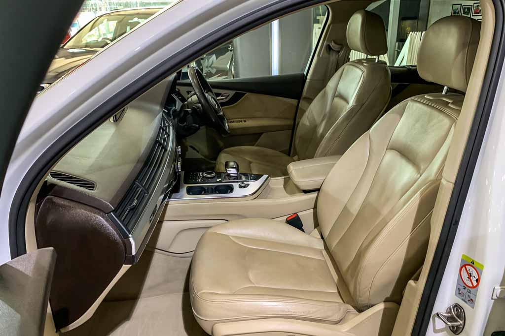 Audi Q7 'Premium Plus'