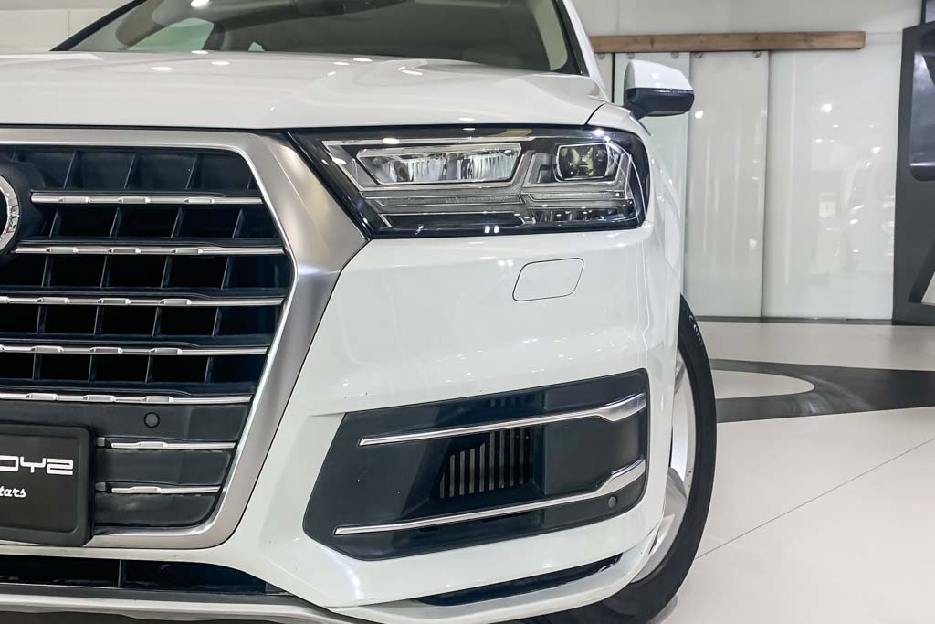 Audi Q7 'Premium Plus'
