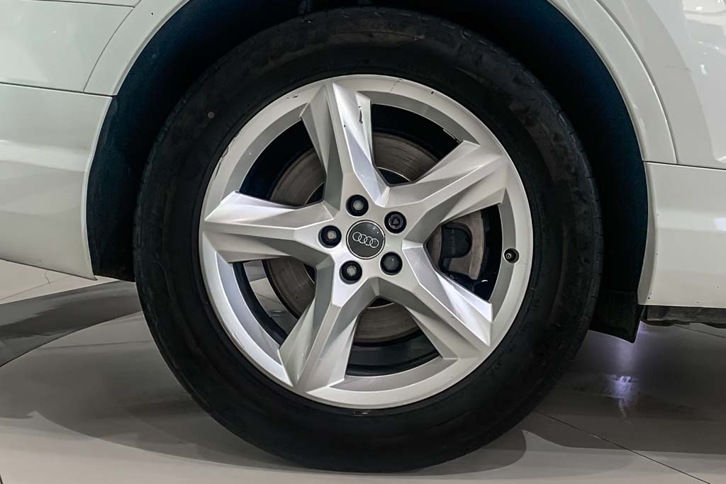 Audi Q7 'Premium Plus'