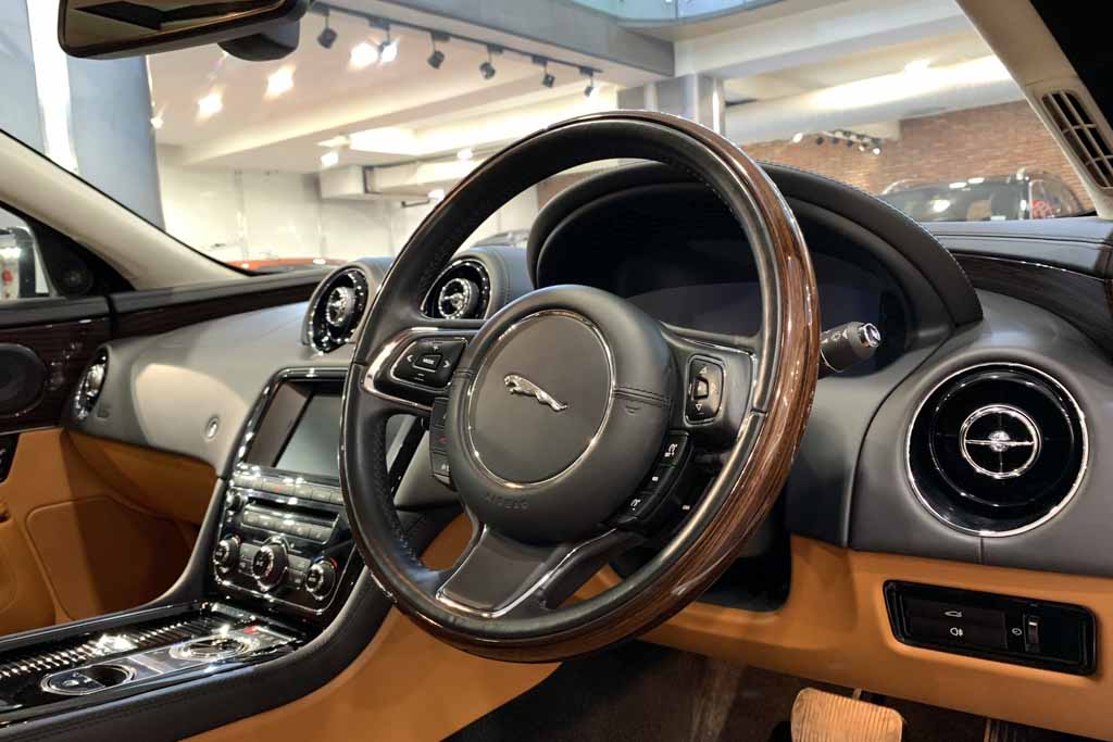 Jaguar XJL "Portfolio"