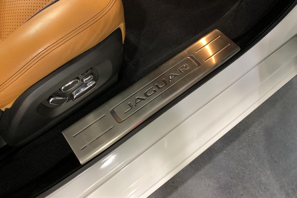 Jaguar XJL "Portfolio"