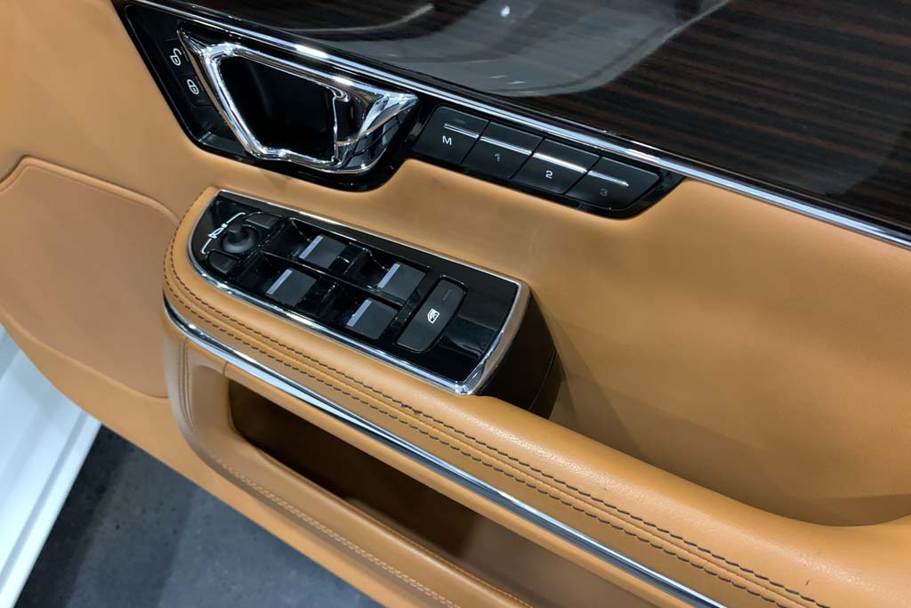 Jaguar XJL "Portfolio"