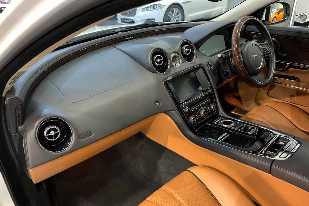 Jaguar XJL "Portfolio"