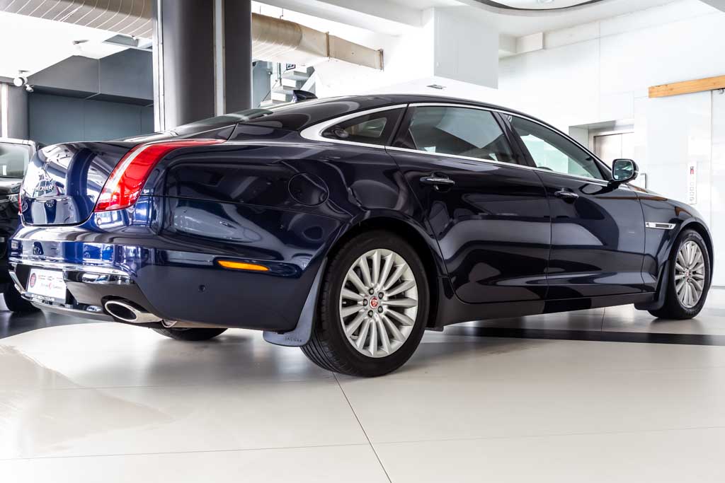 Jaguar XJL Portfolio