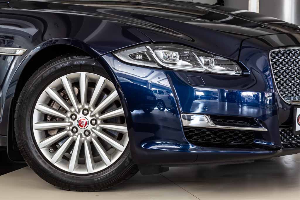 Jaguar XJL Portfolio