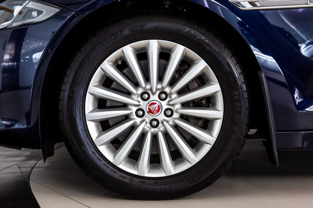 Jaguar XJL Portfolio